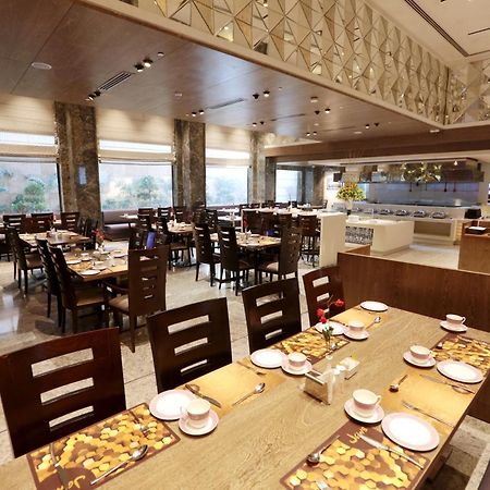 ורנאסי Hotel Madin מראה חיצוני תמונה