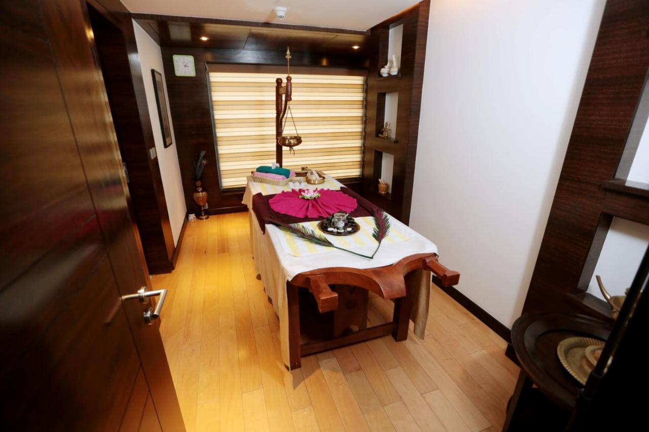 ורנאסי Hotel Madin מראה חיצוני תמונה