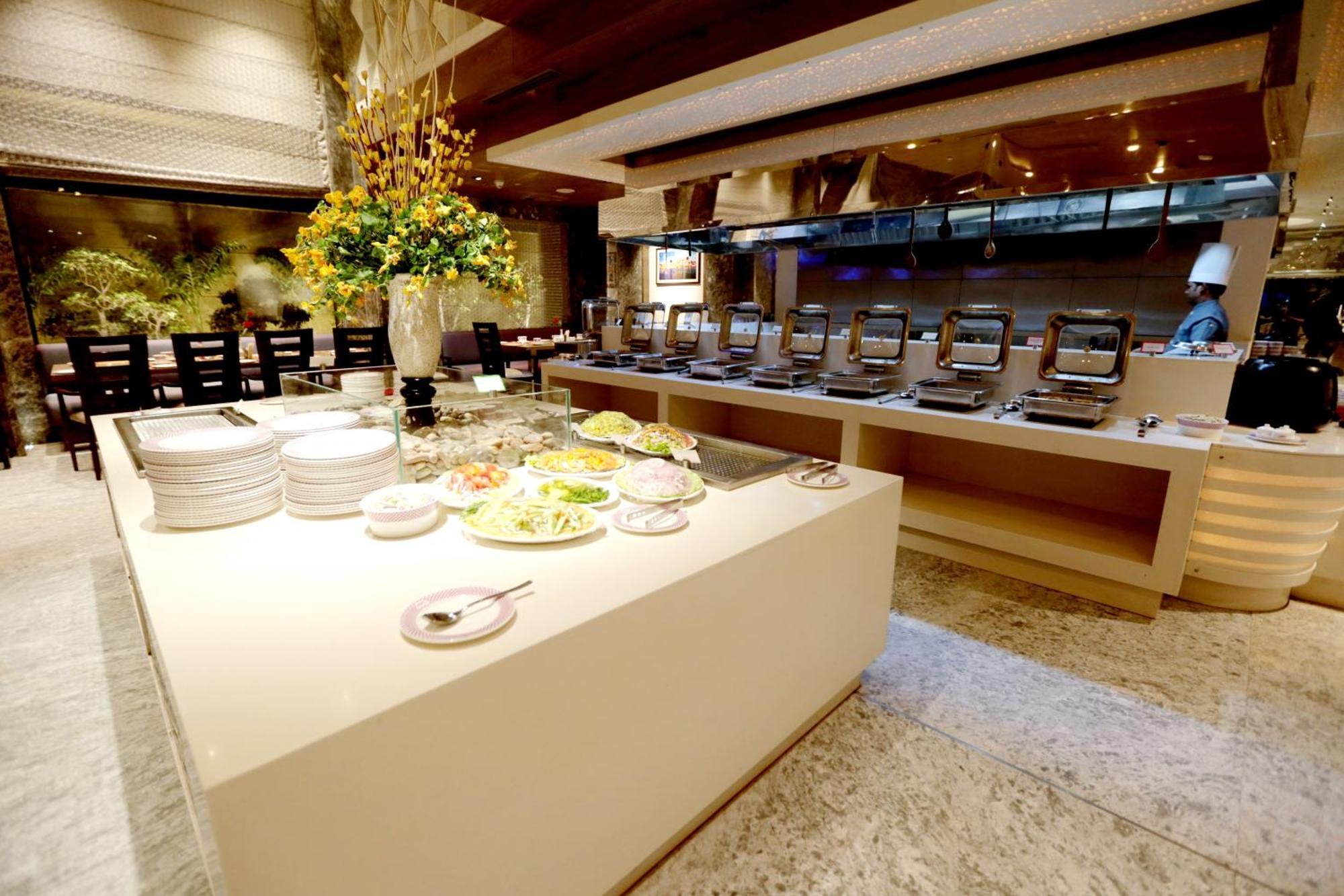 ורנאסי Hotel Madin מראה חיצוני תמונה