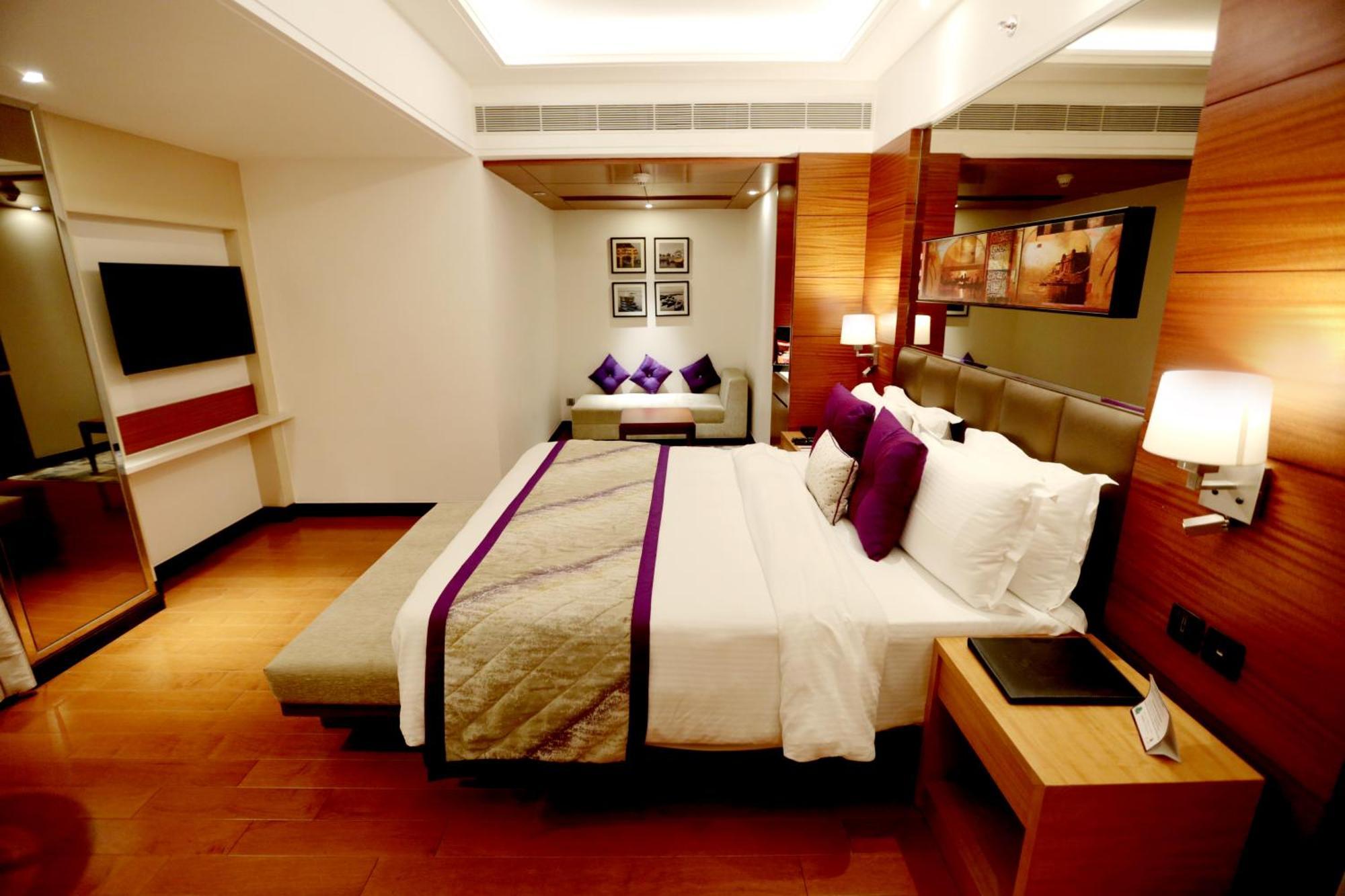 ורנאסי Hotel Madin מראה חיצוני תמונה