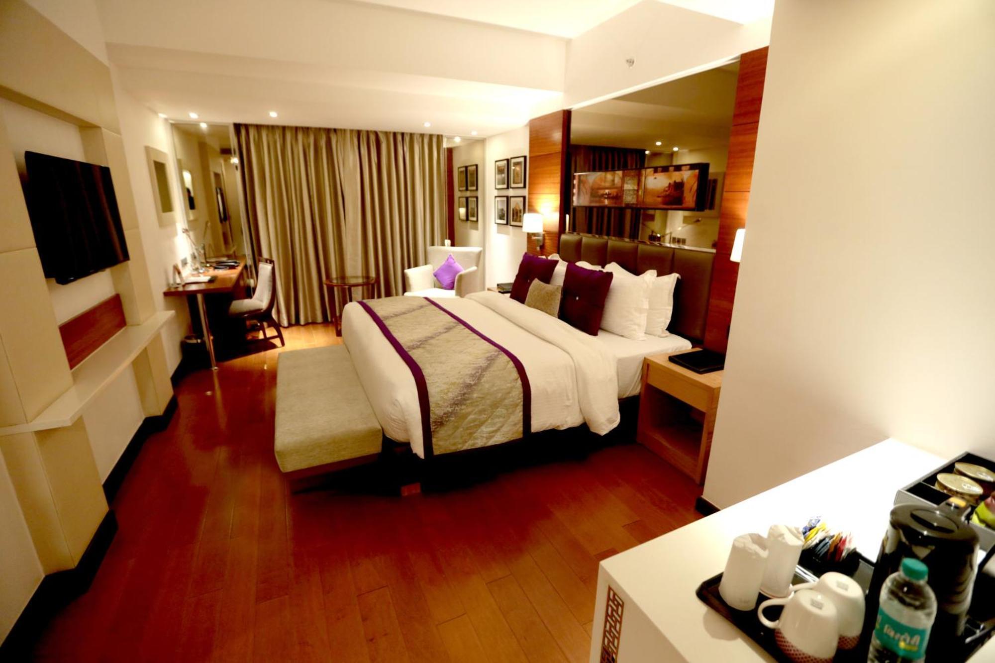 ורנאסי Hotel Madin מראה חיצוני תמונה