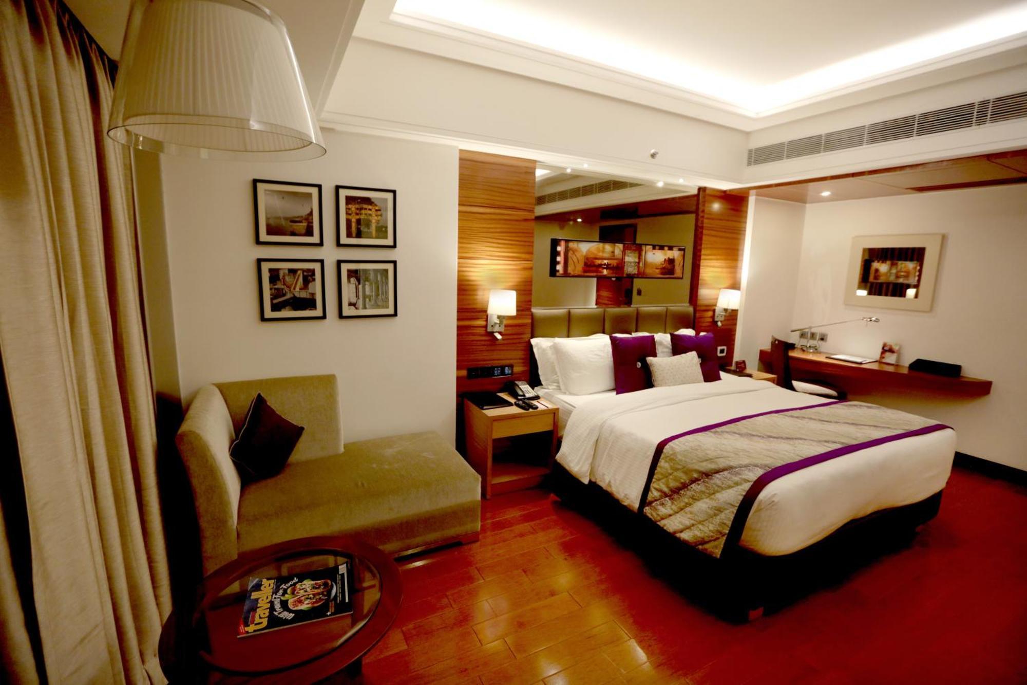 ורנאסי Hotel Madin מראה חיצוני תמונה